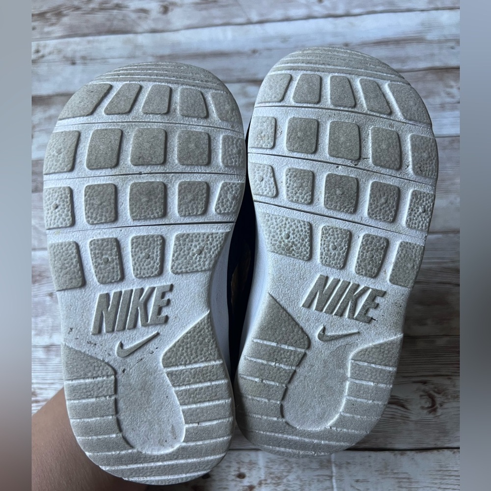 Nike Toddler Sneakers - Picture 8 of 8